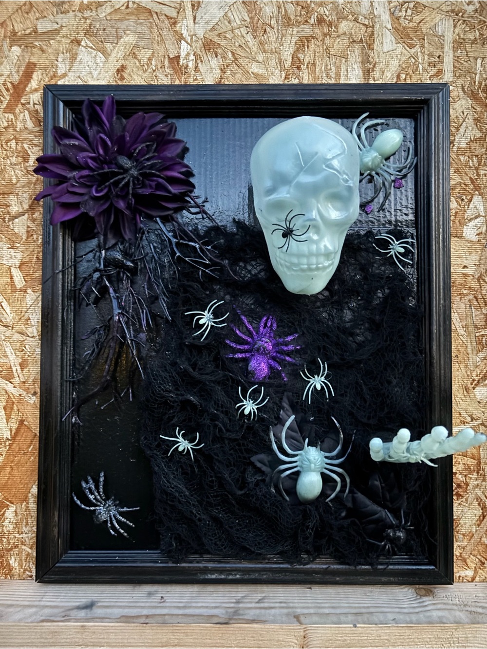 Halloween Spider Skull Wall Decor - Black & Purple Gothic Accent